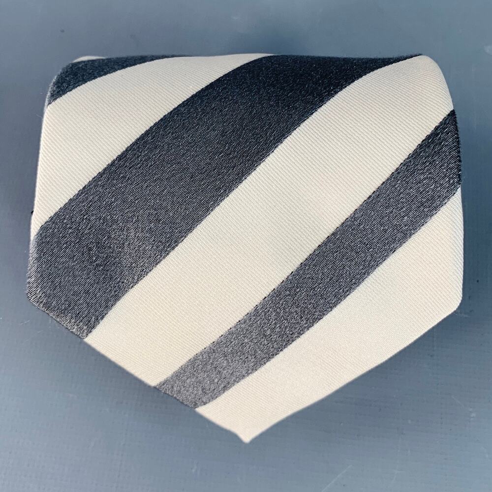 GIORGIO ARMANI Size Grey Cream Diagonal Stripe Silk Twill Tie